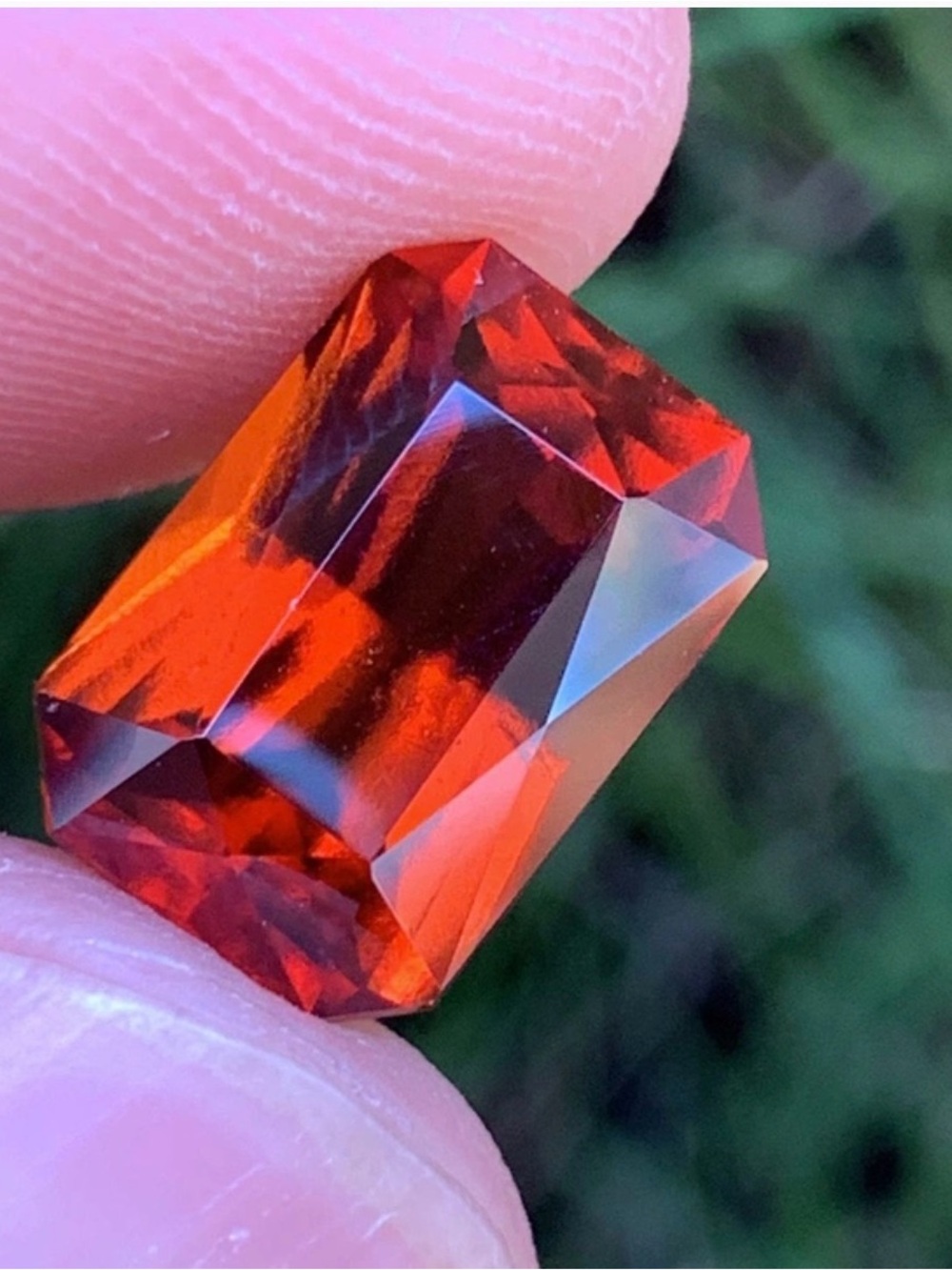100% Natural, Earth-Mined Gemstone - Picture 5 of 8